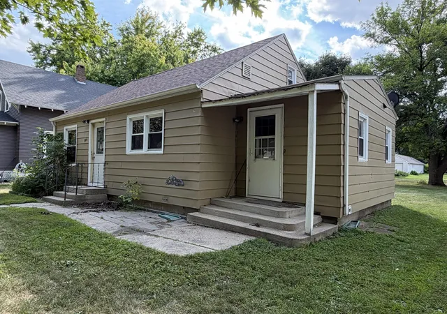 Photo 2 of Sale Pending at 106 N Oak St, Hendricks, MN 56136 | MLS# 7132818 | Listing updated on 2026-09-03
