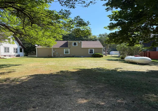 Photo 3 of Sale Pending at 106 N Oak St, Hendricks, MN 56136 | MLS# 7132818 | Listing updated on 2026-09-03
