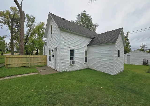 Photo 2 of Single family home for sale at 707 Irvine Ave Nw, Bemidji, MN 56601 | MLS# 7132819 | Listing updated on 2026-09-24
