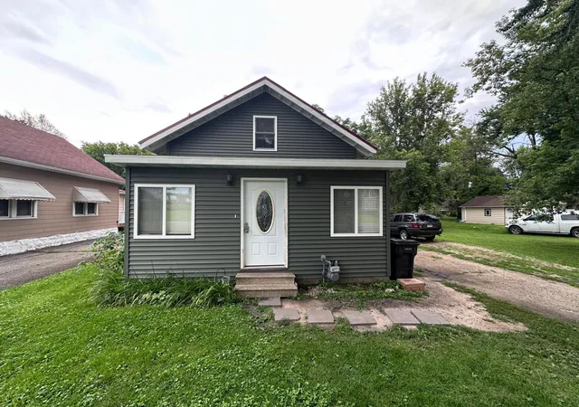 1st image of 136 Clinton St, Austin, MN 55912 | MLS# 7132820