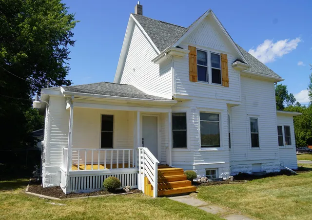 1st image of 923 7th Ave S, Moorhead, MN 56560 | MLS# 7132851
