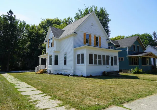 2nd image of 923 7th Ave S, Moorhead, MN 56560 | MLS# 7132851