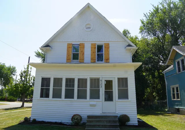 3rd image of 923 7Th Ave S, Moorhead, MN 56560 | MLS# 7132851