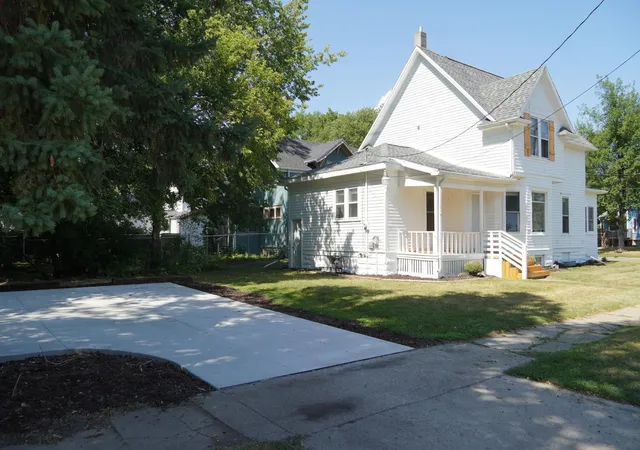 5th image of 923 7Th Ave S, Moorhead, MN 56560 | MLS# 7132851