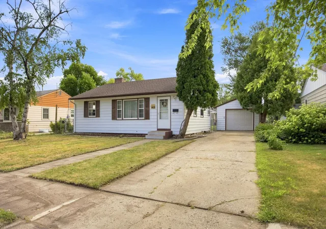 Photo 1 of Single family home for sale at 1408 13th St N, Moorhead, MN 56560 | MLS# 7132853 | Listing updated on 2026-08-27