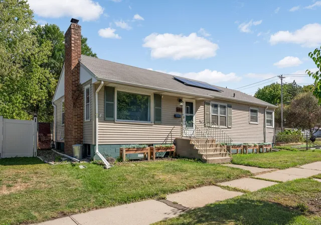 Photo 2 of Single family home for sale at 684 Bidwell St, Saint Paul, MN 55107 | MLS# 7132893 | Listing updated on 2026-09-18