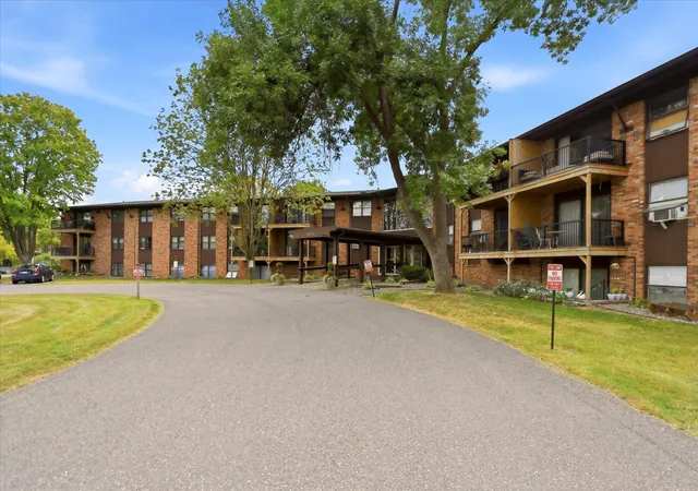 Photo 3 of Sale Pending at 10113 W 34th St #216, Minnetonka, MN 55305 | MLS# 7132911 | Listing updated on 2026-08-31