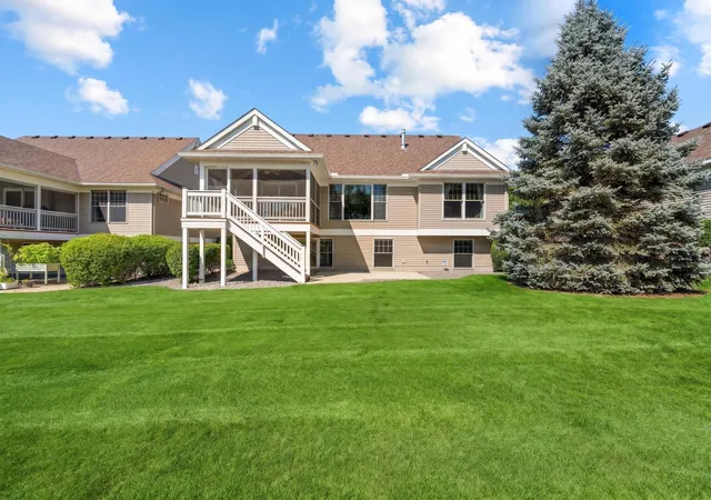 Photo 3 of Single family home for sale at 9779 Wedgewood Cir, Woodbury, MN 55125 | MLS# 7132919 | Listing updated on 2026-09-20
