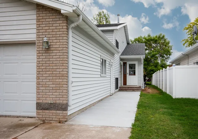 Photo 2 of Townhouse for sale at 2733 26th Street Cir S, Moorhead, MN 56560 | MLS# 7132930 | Listing updated on 2026-08-28