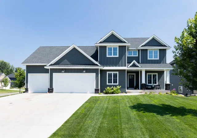 Photo 1 of Single family home for sale at 1130 Griffin Ave, Mahtomedi, MN 55115 | MLS# 7132942 | Listing updated on 2026-10-07