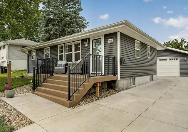 Photo 2 of Sale Pending at 2601 15th Ave Nw, Rochester, MN 55901 | MLS# 7132945 | Listing updated on 2026-09-03