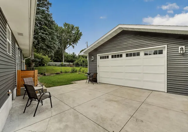 Photo 3 of Sale Pending at 2601 15th Ave Nw, Rochester, MN 55901 | MLS# 7132945 | Listing updated on 2026-09-03