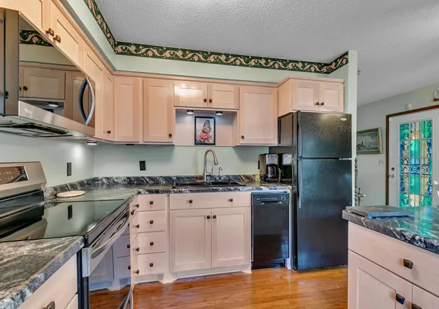 Photo 2 of Single family home for sale at 1025 35th Ave N, Saint Cloud, MN 56303 | MLS# 7132960 | Listing updated on 2026-09-29