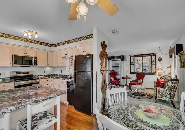 Photo 4 of Single family home for sale at 1025 35Th Ave N, Saint Cloud, MN 56303 | MLS# 7132960 | Listing updated on 2026-09-29