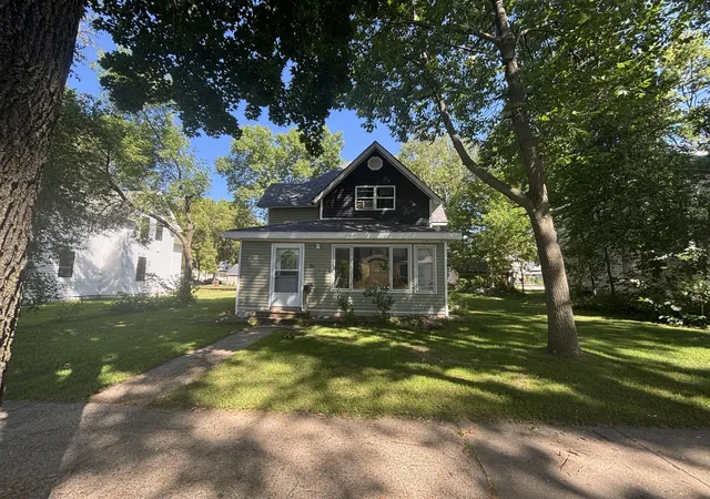 Photo 1 of Single family home for sale at 216 N 6th St, Montevideo, MN 56265 | MLS# 7132962 | Listing updated on 2026-08-26