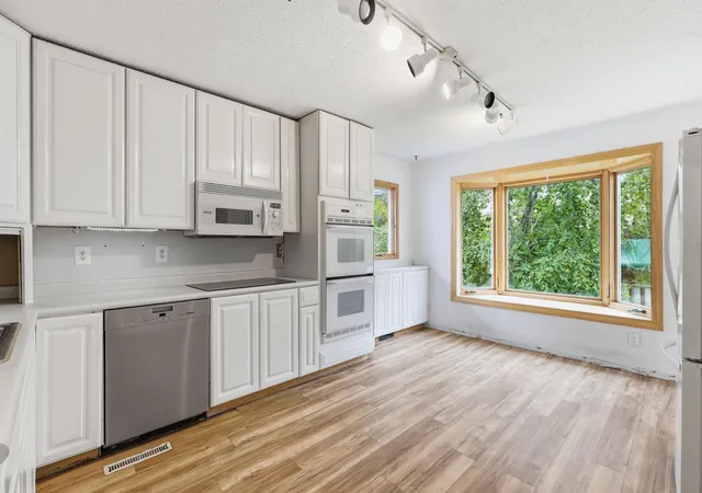Photo 4 of Single family home for sale at 20046 Hillside Dr, Corcoran, MN 55374 | MLS# 7132963 | Listing updated on 2026-10-02
