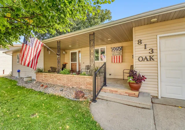 Photo 3 of Single family home for sale at 813 Oak St, West Fargo, ND 58078 | MLS# 7132974 | Listing updated on 2026-09-03