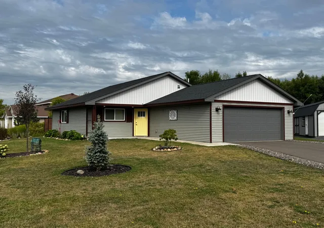 Photo 2 of Single family home for sale at 1302 Greentree Dr, Saint Croix Falls, WI 54024 | MLS# 7133008 | Listing updated on 2026-09-07