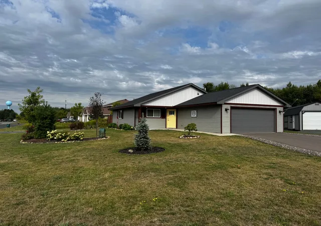 Photo 3 of Single family home for sale at 1302 Greentree Dr, Saint Croix Falls, WI 54024 | MLS# 7133008 | Listing updated on 2026-09-07