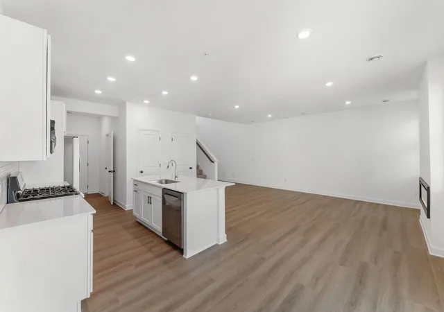4th image of 4182 Hayward Ave N, Oakdale, MN 55128 | MLS# 7133017