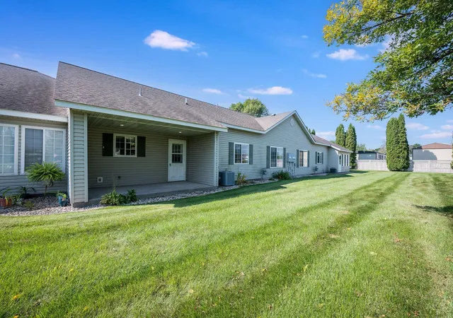 Photo 2 of Single family home for sale at 122 Oxford Path, Mankato, MN 56001 | MLS# 7133019 | Listing updated on 2026-09-03