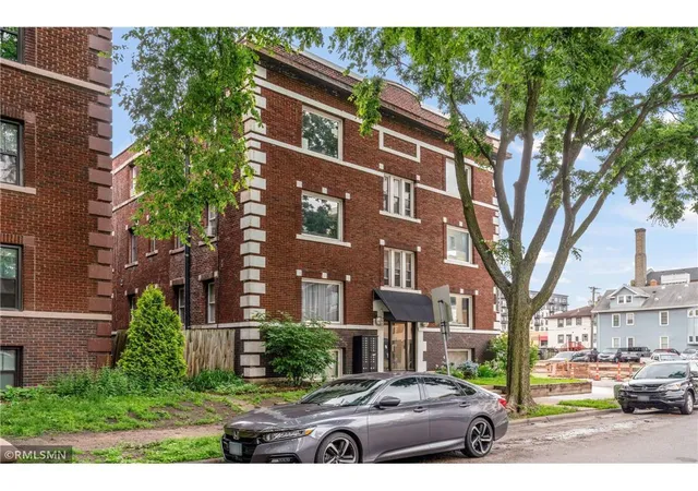 Listing Photo 2 - Condo for sale in building located at 2881 Irving Ave S, Minneapolis, MN 55408 - Unit #305