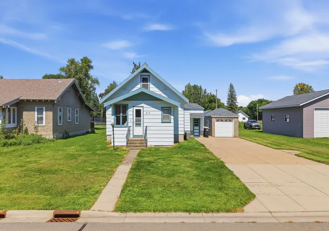 Photo 1 of Single family home for sale at 519 2nd Ave Nw, Winnebago, MN 56098 | MLS# 7133062 | Listing updated on 2026-08-27