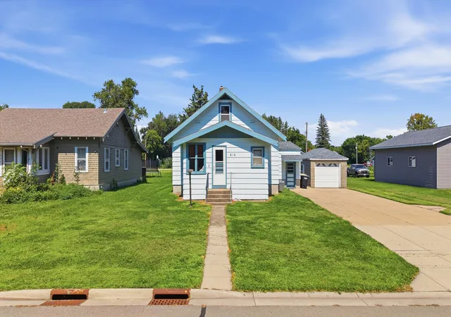 Photo 2 of Single family home for sale at 519 2nd Ave Nw, Winnebago, MN 56098 | MLS# 7133062 | Listing updated on 2026-08-27