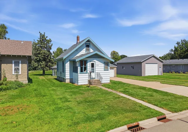Photo 3 of Single family home for sale at 519 2nd Ave Nw, Winnebago, MN 56098 | MLS# 7133062 | Listing updated on 2026-08-27