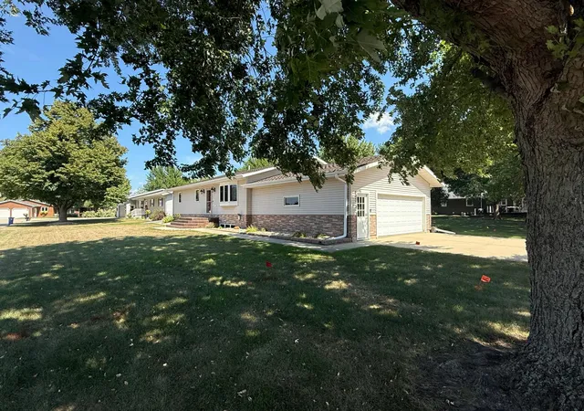 1st image of 201 12th Ave Nw, Pipestone, MN 56164 | MLS# 7133089