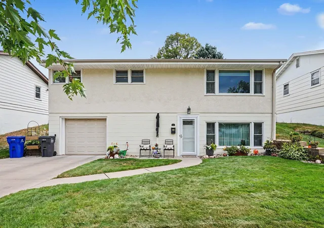 Photo 1 of Sale Pending at 452 Howard St N, Saint Paul, MN 55119 | MLS# 7133098 | Listing updated on 2026-09-01