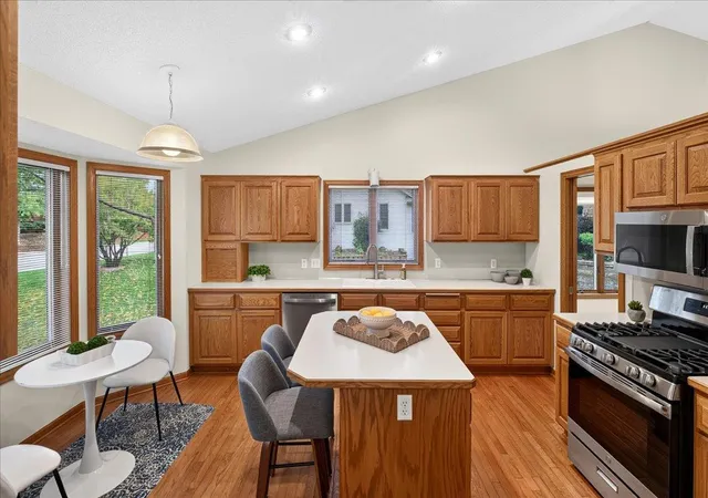 Photo 3 of Townhouse for sale at 4975 Lincoln Dr, Minneapolis, MN 55436 | MLS# 7133102 | Listing updated on 2026-10-07