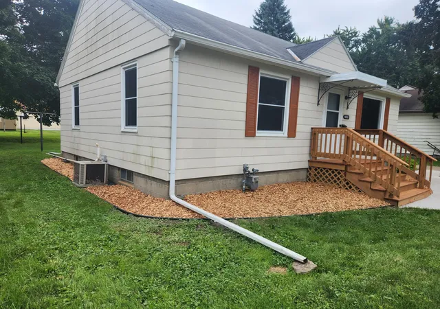 2nd image of 1806 2nd St Ne, Austin, MN 55912 | MLS# 7133106