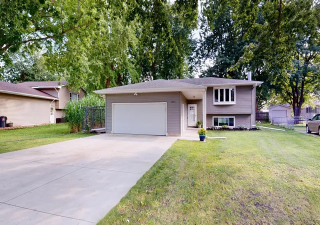 1st image of 1605 Canary Dr, Albert Lea, MN 56007 | MLS# 7133119