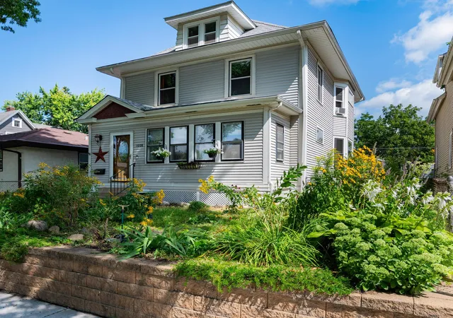 Photo 2 of Single family home for sale at 1226 Albemarle St, Saint Paul, MN 55117 | MLS# 7133121 | Listing updated on 2026-09-15