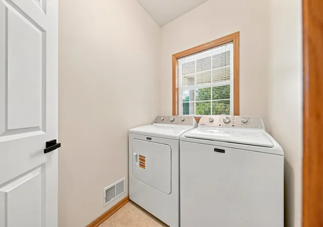 Photo 3 of Single family home for sale at 563 Summit Ave, Dundas, MN 55019 | MLS# 7133131 | Listing updated on 2026-10-13