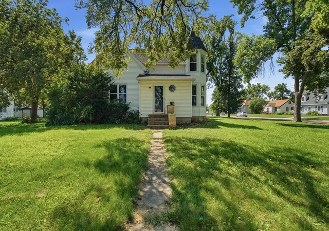 1st image of 204 E 12th St, Blue Earth, MN 56013 | MLS# 7133136