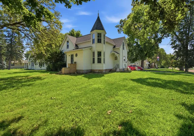 2nd image of 204 E 12th St, Blue Earth, MN 56013 | MLS# 7133136