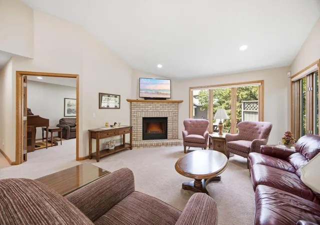 Photo 3 of Sale Pending at 1264 Silverthorn Dr, Shoreview, MN 55126 | MLS# 7133152 | Listing updated on 2026-09-03
