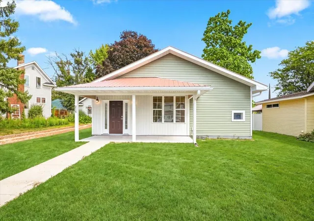 Photo 1 of Single family home for sale at 214 Amundson St N, Amery, WI 54001 | MLS# 7133161 | Listing updated on 2026-08-28