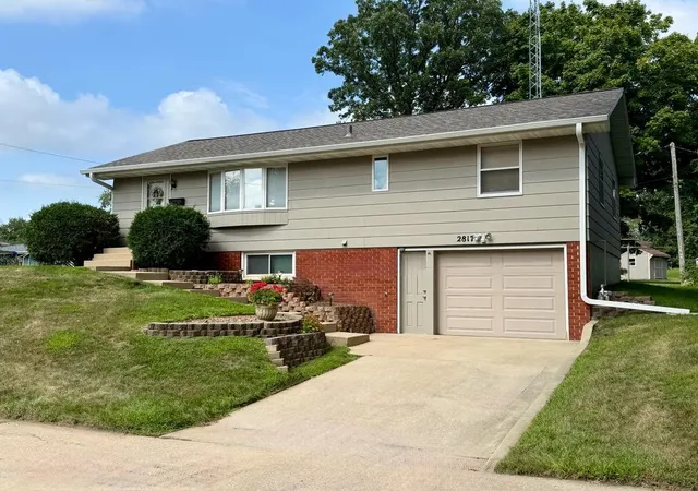 Photo 1 of Sale Pending at 2817 15th Ave Nw, Rochester, MN 55901 | MLS# 7133162 | Listing updated on 2026-09-16