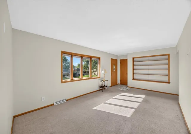 Photo 3 of Sale Pending at 2817 15th Ave Nw, Rochester, MN 55901 | MLS# 7133162 | Listing updated on 2026-09-16