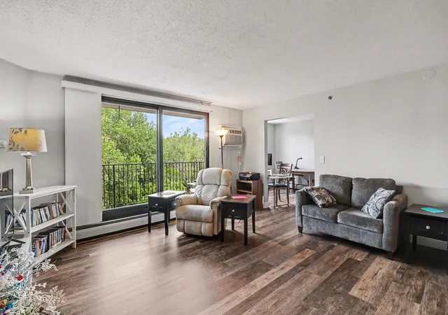 3rd image of 6500 Woodlake Dr #506, Richfield, MN 55423 | MLS# 7133165