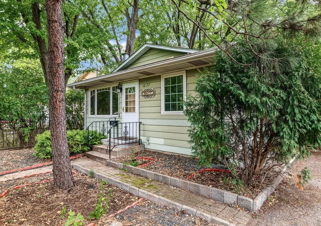 1st image of 1677 Burns Ave, Saint Paul, MN 55106 | MLS# 7133195