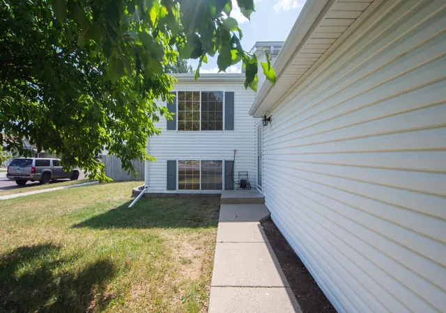 Photo 2 of Sale Pending at 5118 7th Ln S, Fargo, ND 58103 | MLS# 7133202 | Listing updated on 2026-09-21