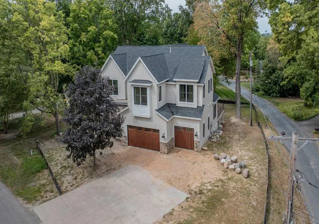Photo 2 of Mansion for sale at 3271 Casco Cir, Orono, MN 55391 | MLS# 7133207 | Listing updated on 2026-09-01