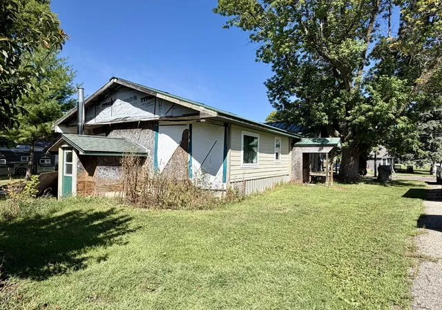 Photo 3 of Sale Pending at 2810 Mill St, Slayton, MN 56172 | MLS# 7133241 | Listing updated on 2026-09-03