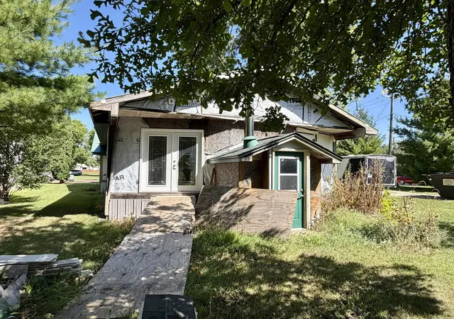 Photo 3 of Sale Pending at 2810 Mill St, Slayton, MN 56172 | MLS# 7133241 | Listing updated on 2026-09-03