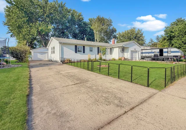 Single family home for sale at 609 Washington Ave, Fairmont, MN 56031 | MLS# 7133259