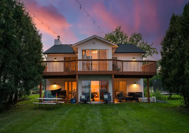 image of 1055 N Shore Dr, Forest Lake, MN 55025 | MLS# 7133264